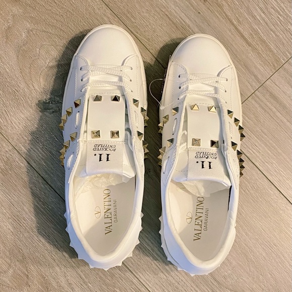 Valentino Untitled Rockstud Women’s Sneaker NWT Size 38 (fits like a 7.5) - Picture 3 of 6